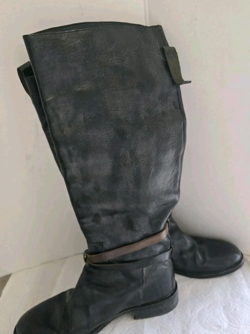HTC Womans  Black Leather High Riding  Boots with Brown Straps Size 8